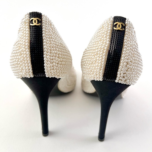 CHANEL || CC Logo Pearl Embellished Black Cap Toe Sequin High Heel Pumps EU 40 - Picture 12 of 15